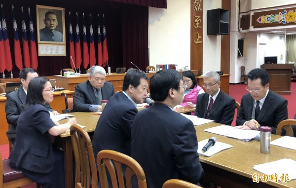 立法院財委會初審通過 當沖降稅延長至2021年底 | 自由財經