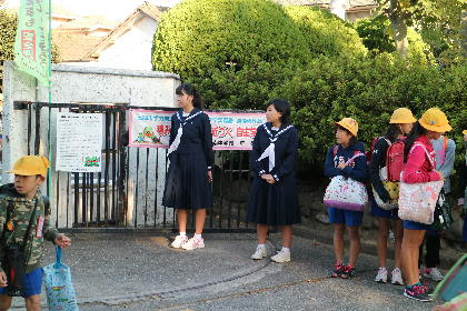 彦成小学校であいさつ運動 北中学校