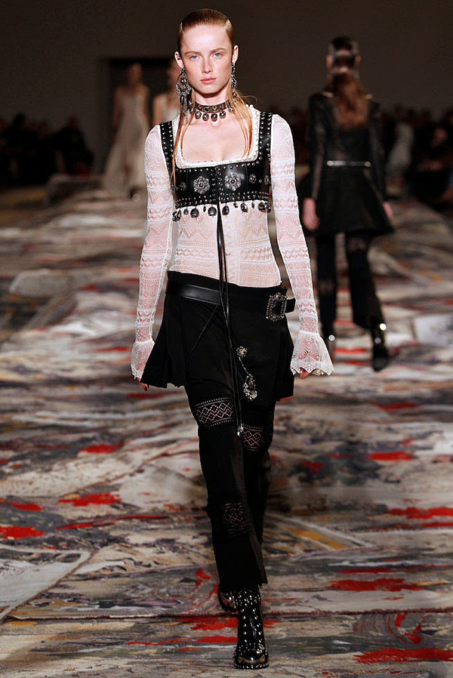 Alexander McQueen PARIS - Verao 2017 Outubro 2016 foto: FOTOSITE