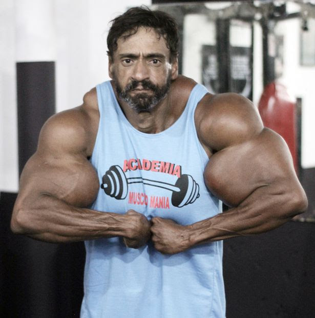 Valdir poses in the gym