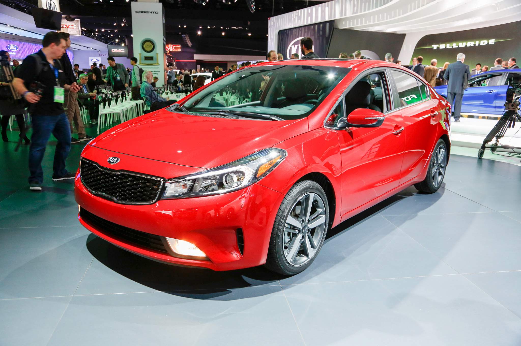 2017 Kia Forte front three quarter