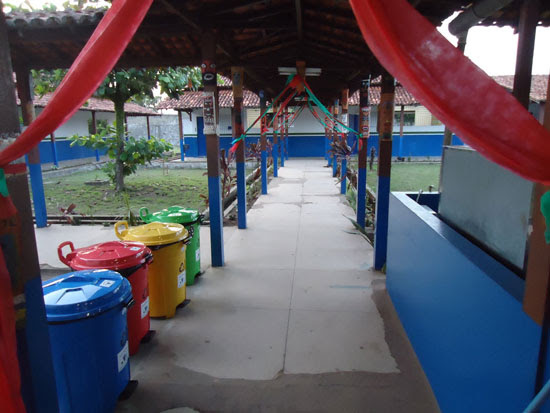 Na escola Cândida Santos de Souza, os estudantes preparam campanhas educativas e participam de oficinas de reciclagem para o manejo adequado dos detritos (foto: arquivo da escola)