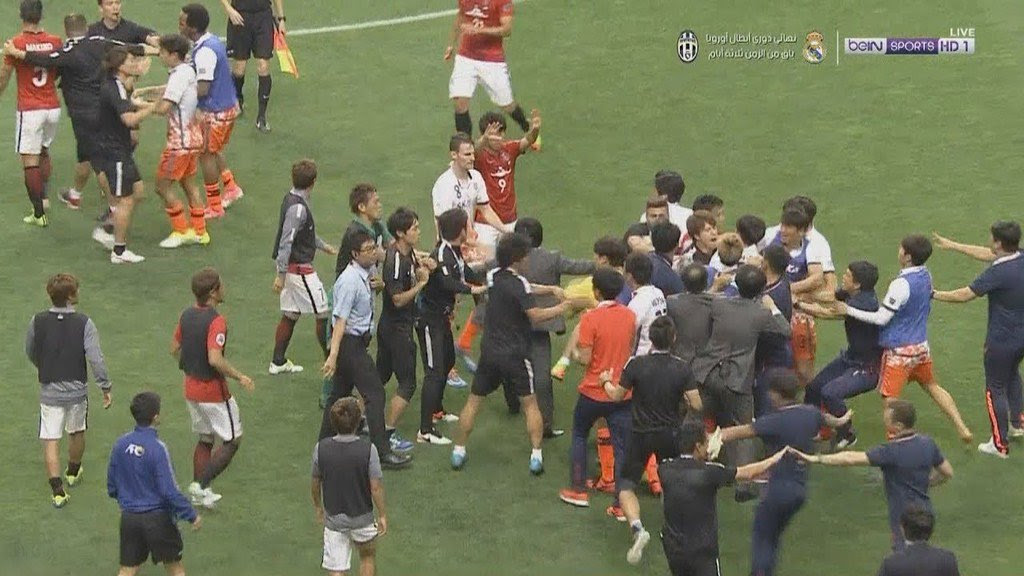 海外の反応 恥ずべきだ 韓国済州のサブがベンチから飛び出し肘打ち 非難殺到 浦和の逆転勝利後も済州選手大暴れ No Footy No Life