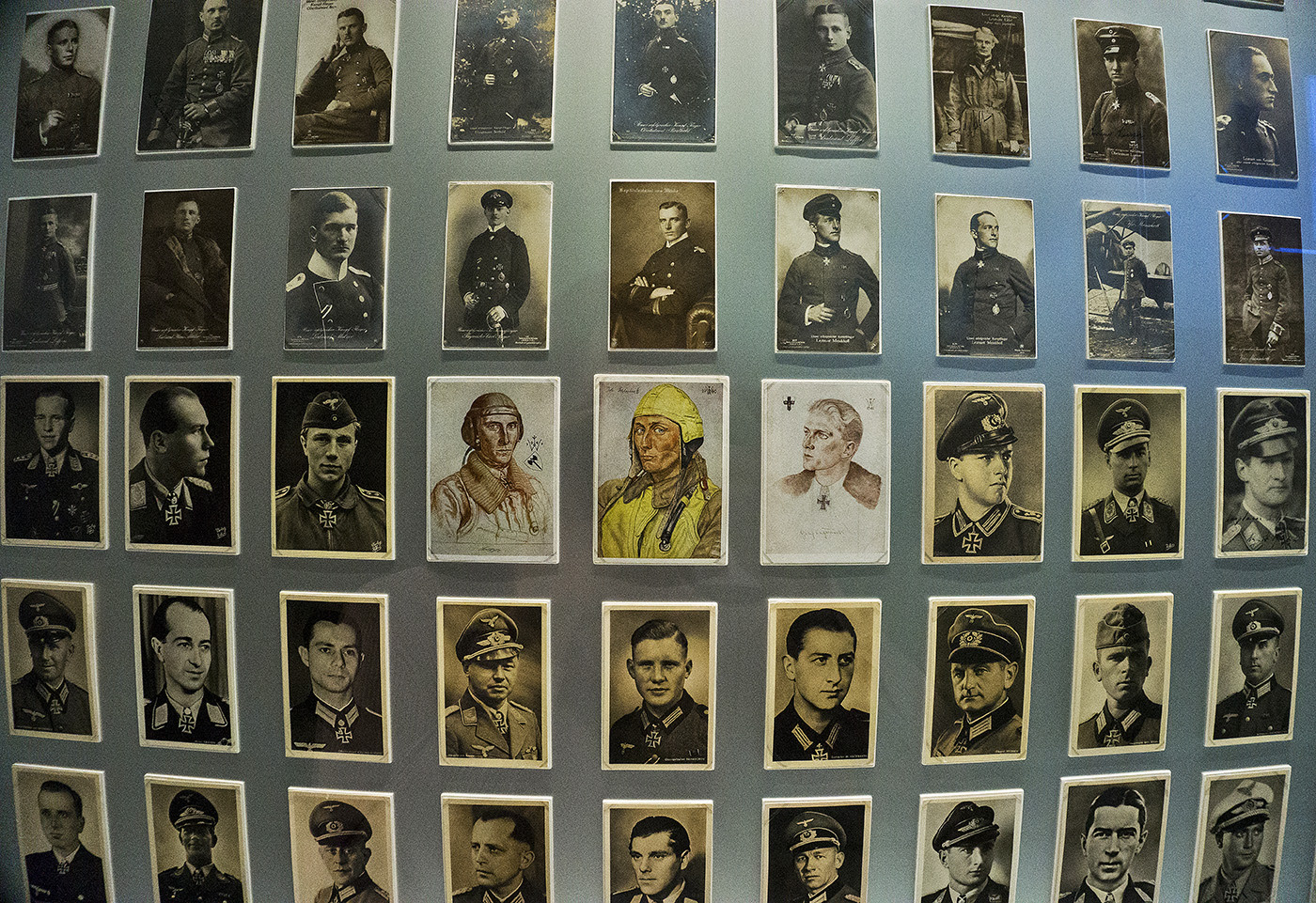 Luftwaffe pilot collector cards