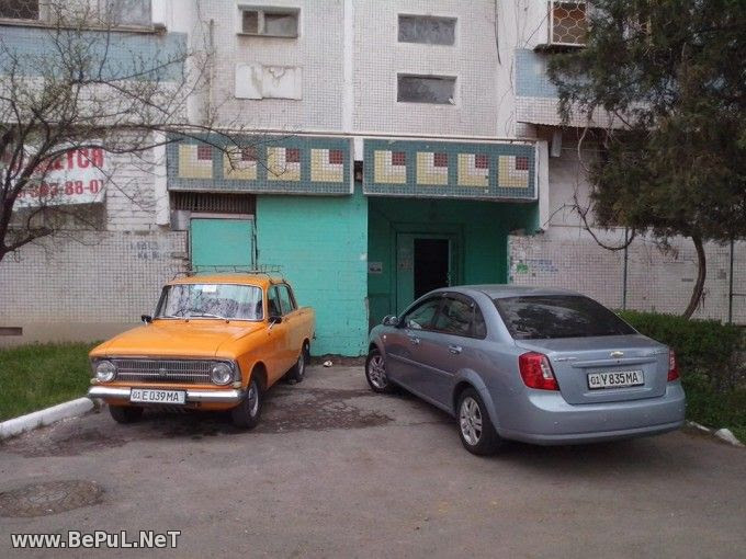 Toshkentdagi ko'p qavatli uylar podyezdlari kirish yo ...