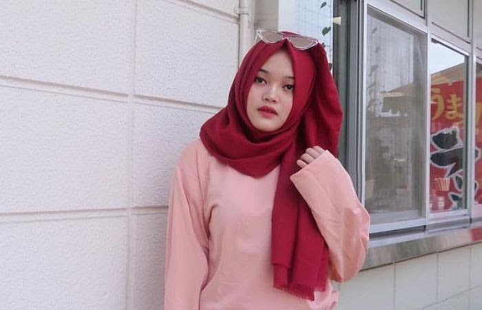 3 Warna Hijab Yang Cocok Dengan Outfit Pink Ala Anak Sule - Warna jilbab yang cocok untuk foto ktp