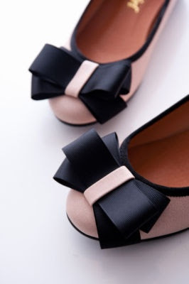 Pretty cute pink flats with black bow 