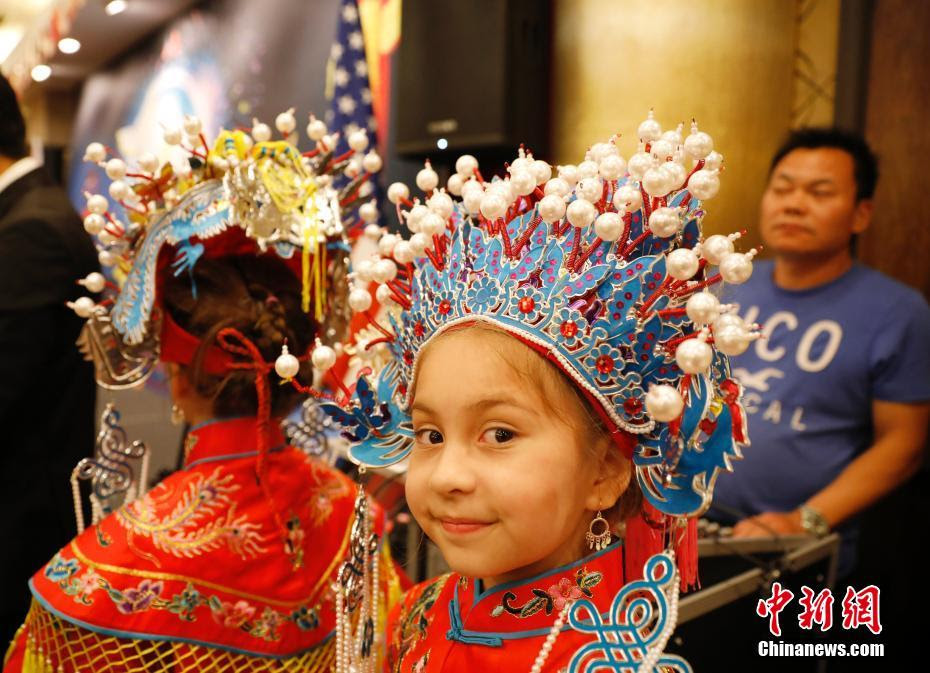 京劇が好きな米国の 吉祥 双子姉妹 中国網 日本語