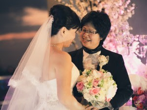 Tôi phải làm sao khi con gái đồng tính