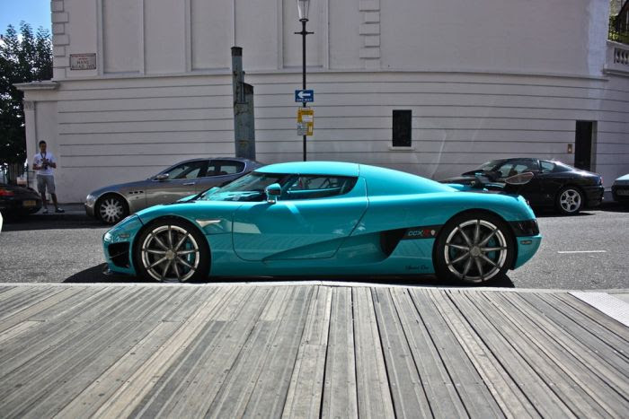 Supercars from Around the World (99 pics)
