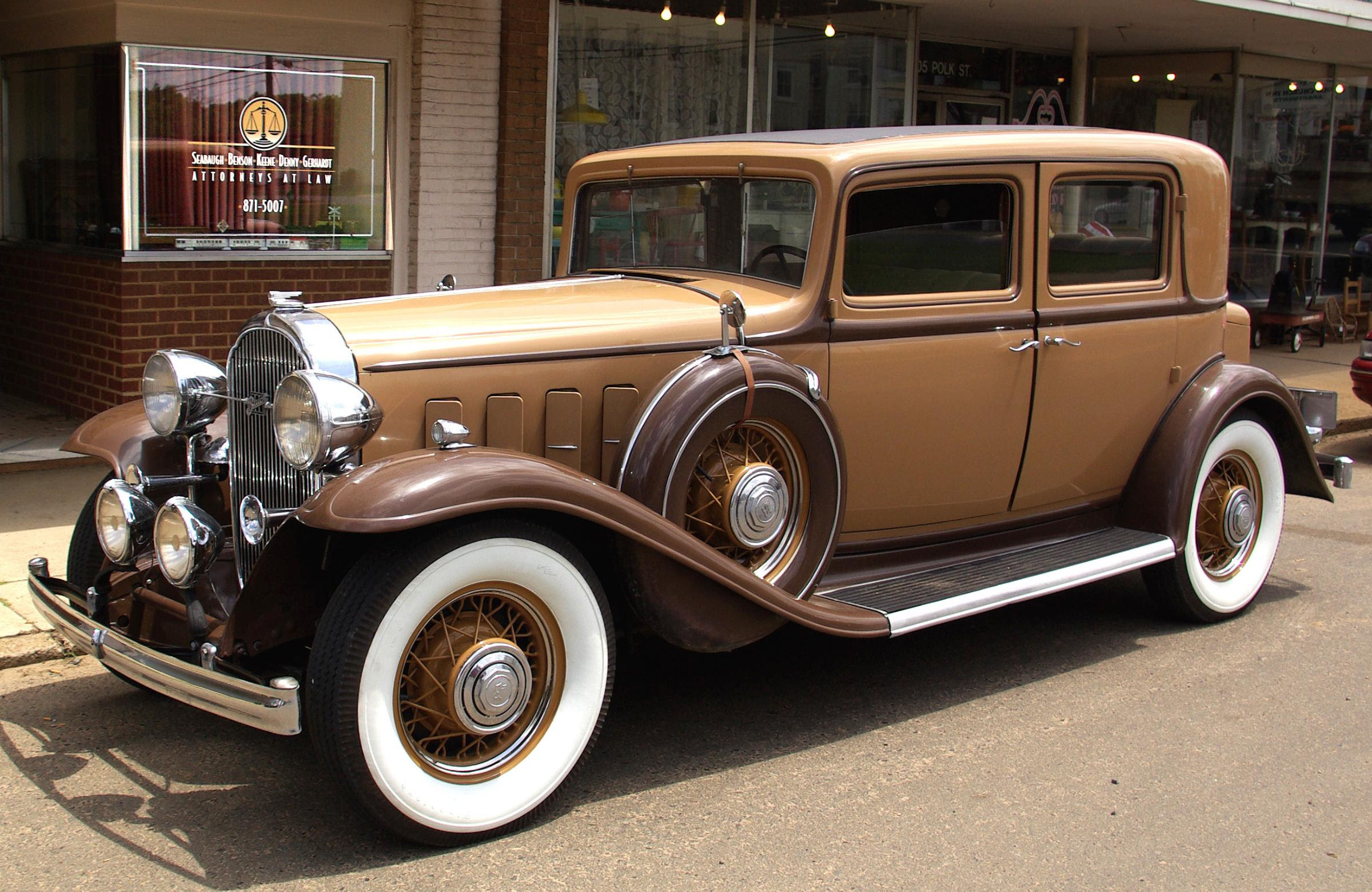 CLASSIC AND VINTAGE CARS