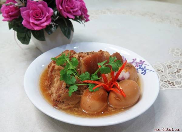 Thịt kho trứng là món ăn truyền thống trong dịp Tết Nguyên đán