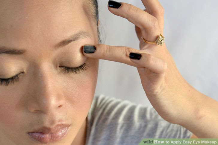 Apply Easy Eye Makeup Step 3.jpg
