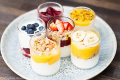 granola fruit pots