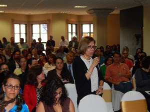 Durante la presnetación del informe un amplio de debate entre expertos en  temas económicos y financieros.
