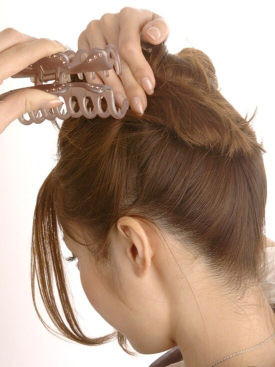 画像 5/12 ：オフィスにピッタリ！簡単夜会巻きヘアアレンジ [ヘアアレンジ] All About