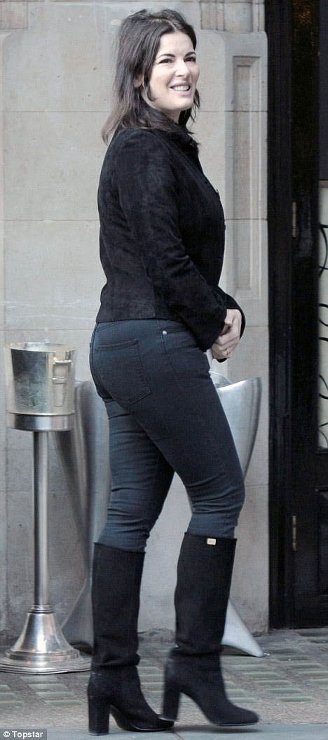 Super-slim Nigella Lawson looked fabulous in ultra-tight jeans on a lunch date with her husband