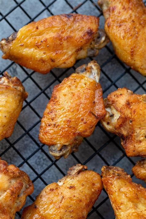 Crispy, crunchy chicken fingers coated with corn flakes cook up in the air fryer in under 30 minutes. Easy Air Fryer Chicken Wings (Video) - Momsdish