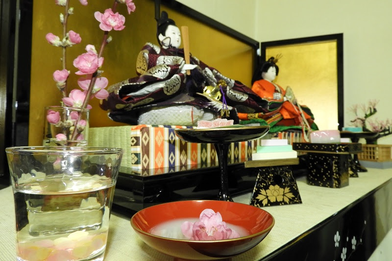 ひな祭りは春を告げる桃花酒で乾杯 上巳の節句のはなし きくつかこらむ 菊の司酒造 Kikunotsukasa