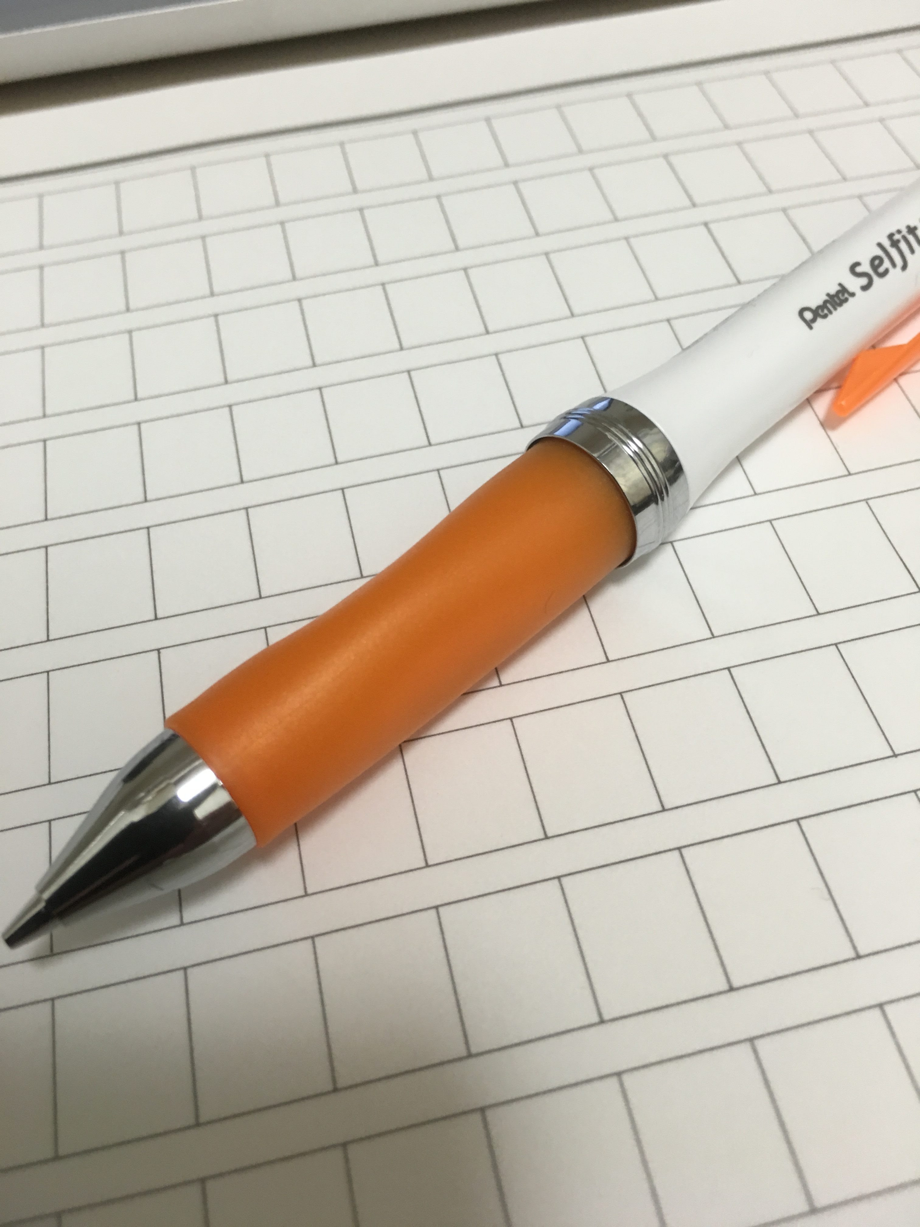 握った形をキープするシャーペン ぺんてるセルフィット の書き心地 Stationery Life