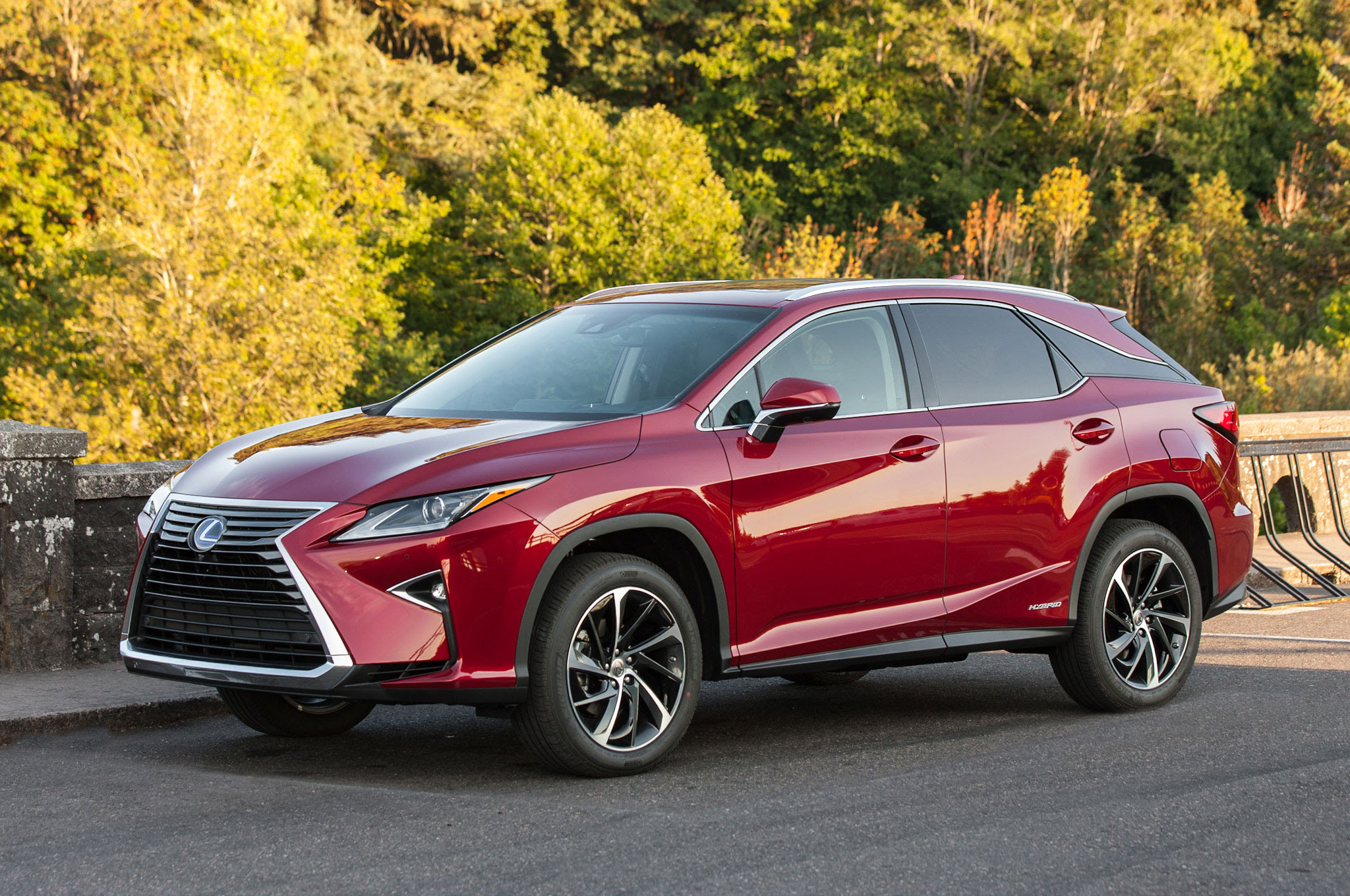 2016 Lexus RX 450h front side view parked