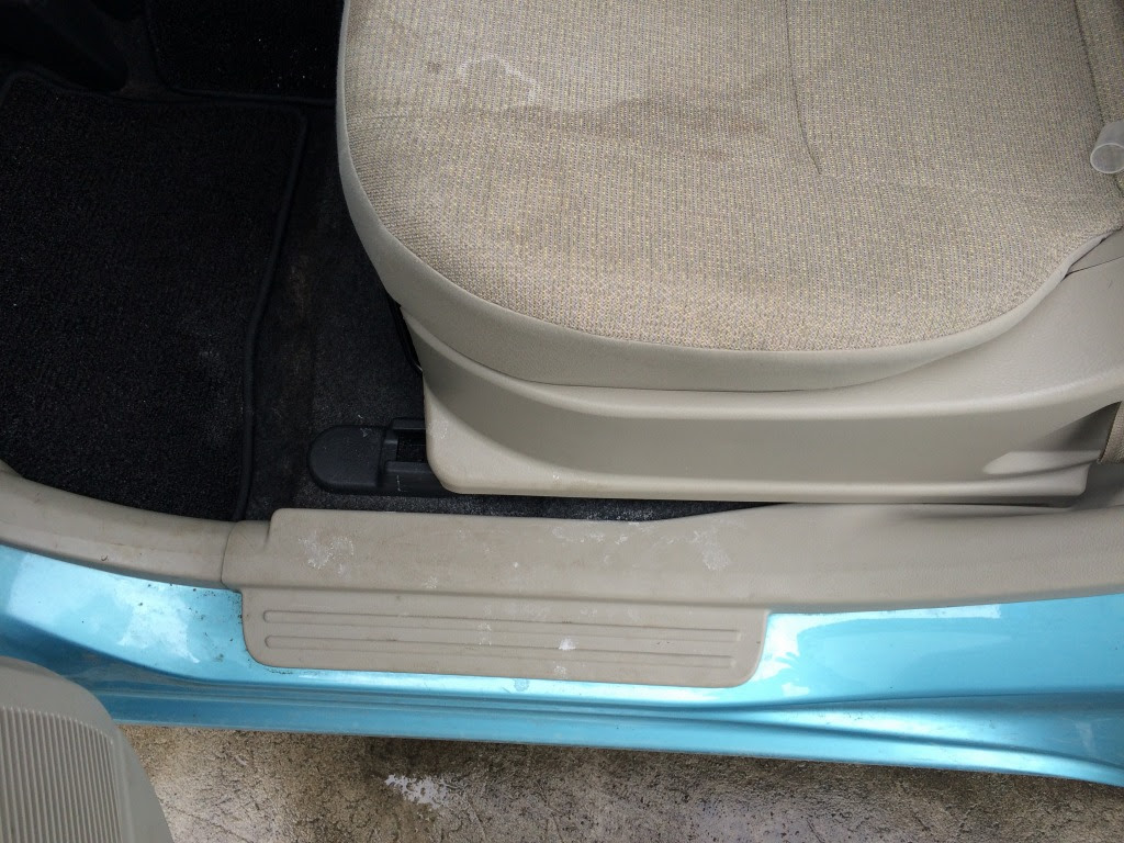 車内ルームクリーニング 嘔吐処理 の依頼を受けました 弘前市パッソセッテ クルマを快適 キレイにするプロ カービューティープロ フォーマシャイン Former Shine