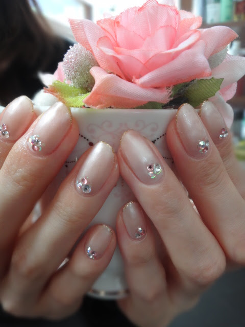 ベージュパールで上品なネイル Hapi Tea ハピティア Petit Nail Hapi Tea ハピティア のネイル ネイルクルー
