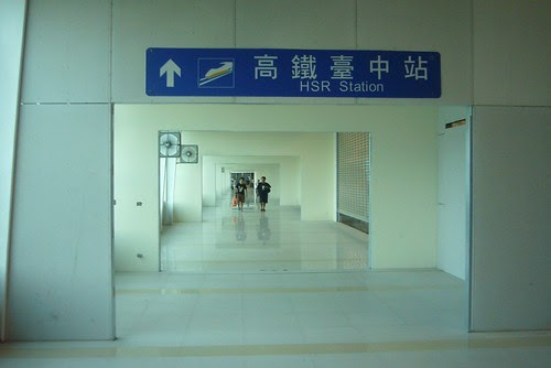 新烏日站-連結高鐵的走道