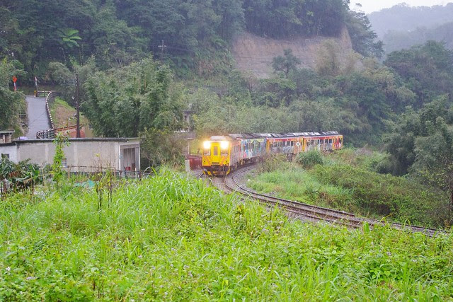 火車就這樣來來去去。