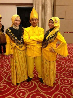 Fitinline com 2 Macam Pakaian Adat Suku Kaili