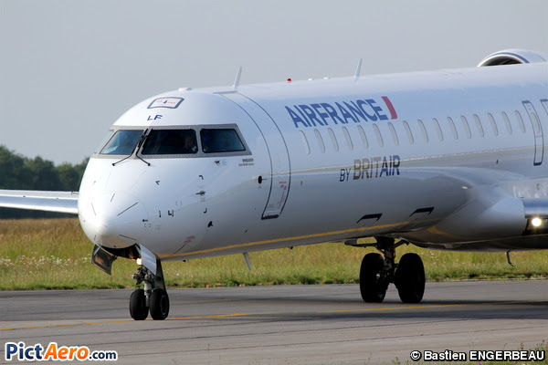 Canadair CL-600-2E25 Regional Jet CRJ-1000 - F-HMLF (Brit ...