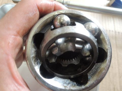 ドライブシャフトブーツの役割や交換工賃を解説 整備士ノート