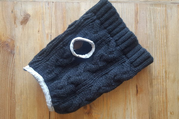 ニット帽をリメイク 愛犬の手作りニット服の作り方 世田谷区 二子玉川 二子新地でペットシッターをお探しなら Dog Nanny