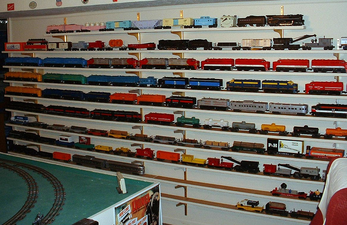 Toy+Model+Trains Chelsea Clock: Lionel Train Set