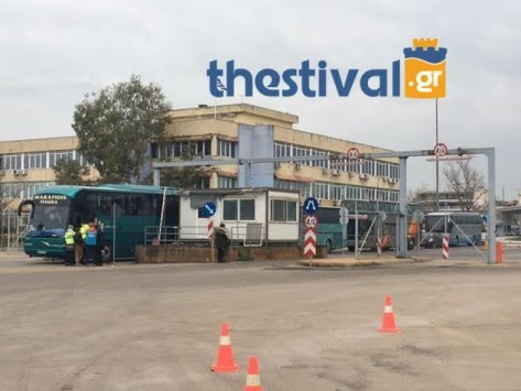 Θεσσαλονίκη: Έφτασαν οι πρώτοι πρόσφυγες στο λιμάνι - Ήρθαν με λεωφορεία 262 άνθρωποι (Βίντεο)!