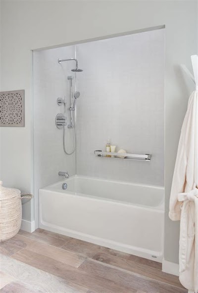 Creating A Relaxing Bathtub With Surround: Interior Decorating Tips