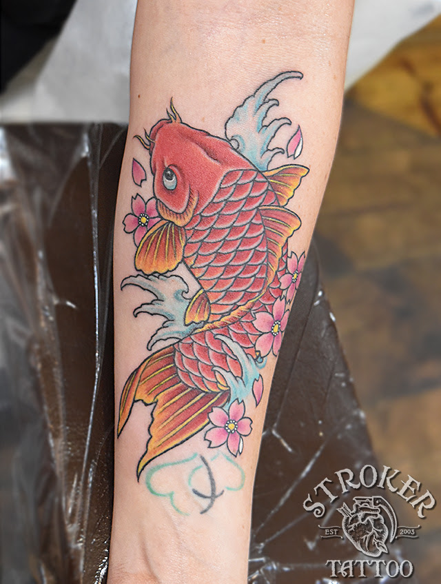 女性に仕上げた鯉 龍魚 Stroker Tattoo