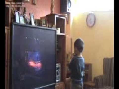triunfo del amor bebe. el ebe cantando de 2 años