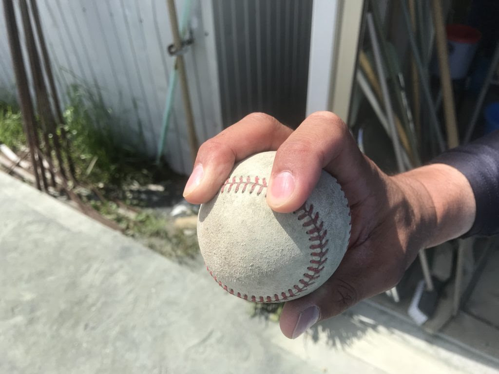 野球用硬式ボールの縫い目の数は 人の煩悩の数と同じ レトロモ