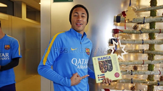 Neymar - livro Barcelona (Foto: Miguel Ruiz / Barcelona)