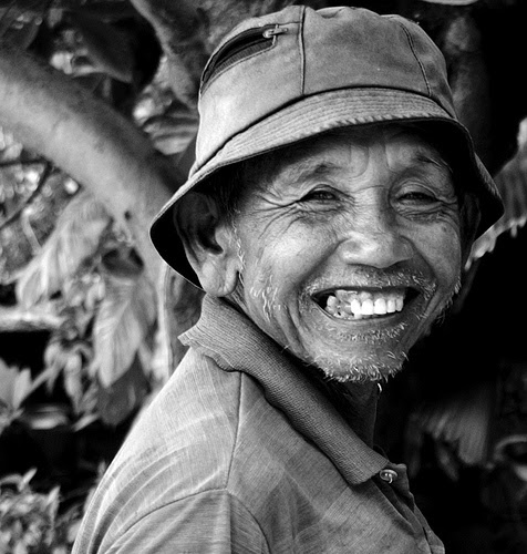 http://kissmeguntur.files.wordpress.com/2009/06/keep-smile.jpg