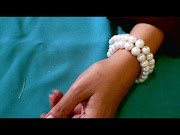 Berikut Cara Membuat Gelang Manik Manik Mutiara, Paling Seru!