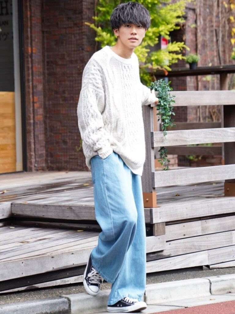 ニット セーター 白 のメンズの秋コーデ 人気の白のニット セーターを紹介