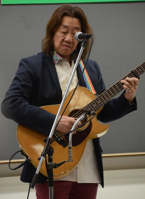 14年度大学入試センター試験 海援隊 千葉和臣さん 海援隊と赤マルダッシュ が受験生応援ライブ フォトギャラリー 教育 朝日新聞デジタル