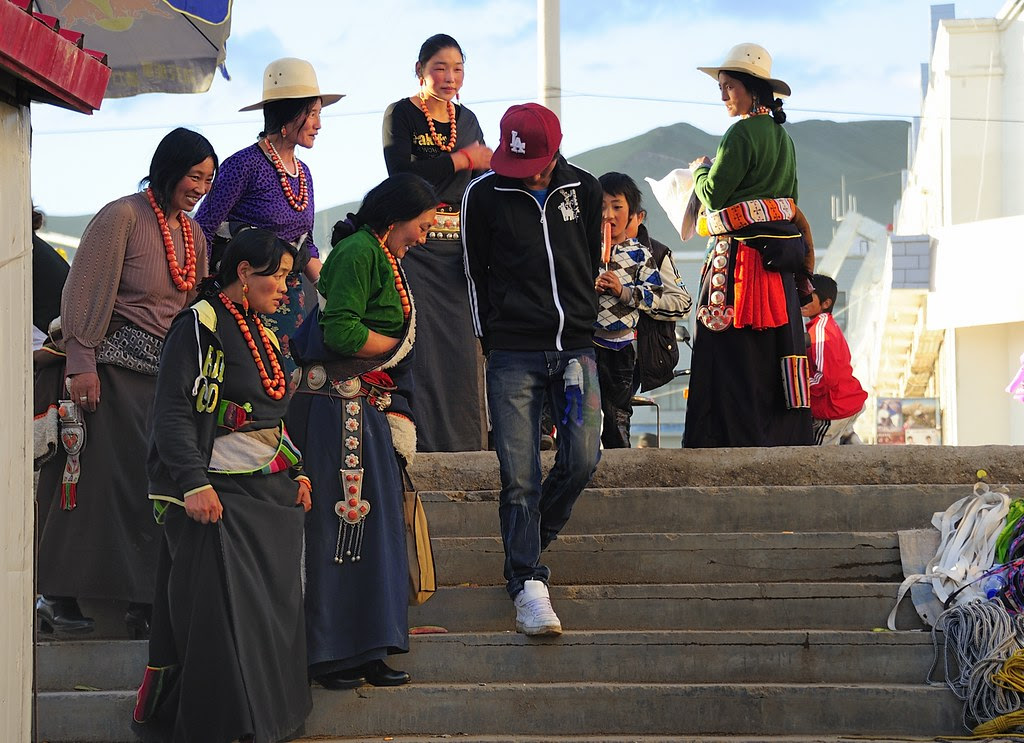 Nomad Women, big city shopping, Tibet 2012