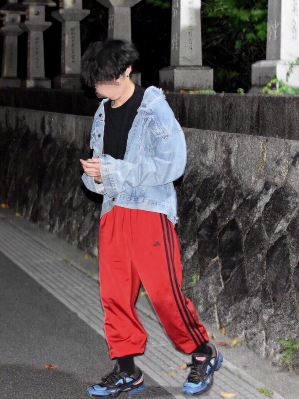 赤いパンツのコーデまとめ 上手に着こなすためのポイントも解説