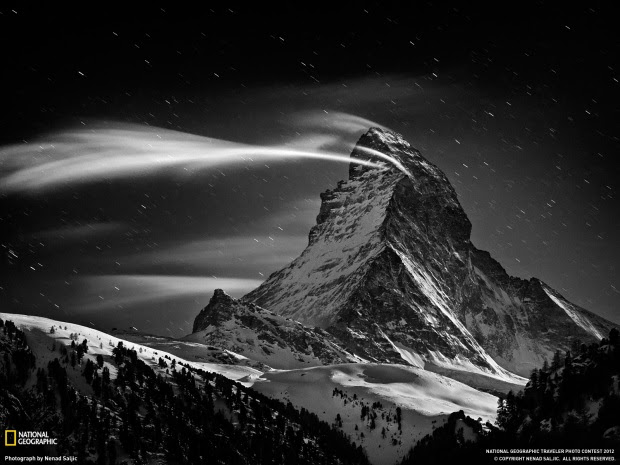Το βουνό Matterhorn (4.478 μέτρα) με πανσέληνο