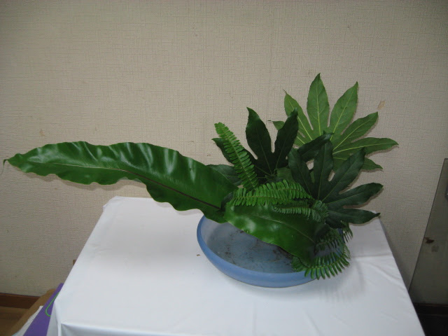 葉もので生ける 草月流上村春洸ぎゃらりー