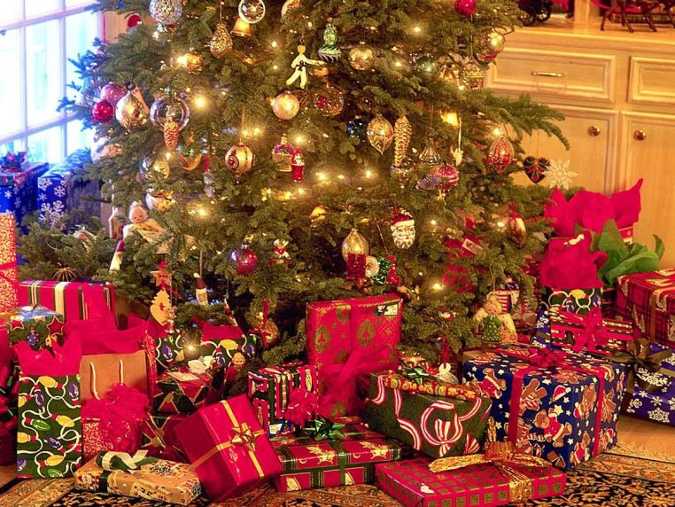クリスマスツリーの下にプレゼントを 北欧インテリア プラエ の舞台裏