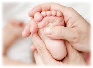 赤ちゃんの足が冷たい理由 それでも靴下を履かせるの